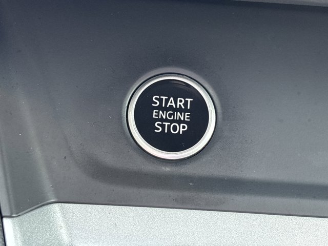 Vehicle image 33 of 49