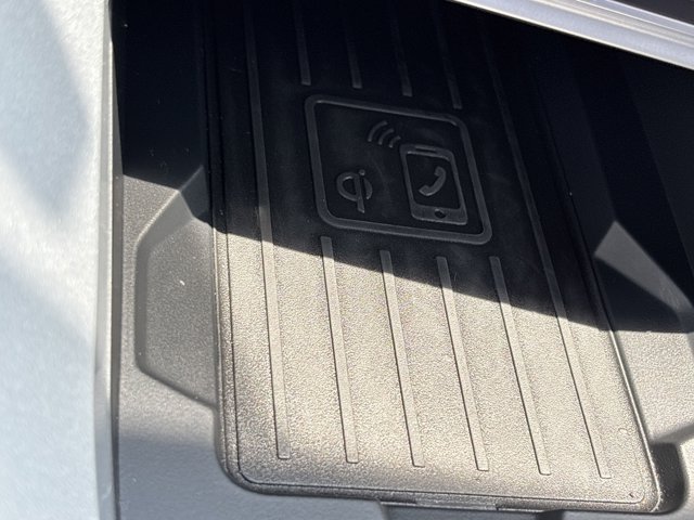 Vehicle image 43 of 49