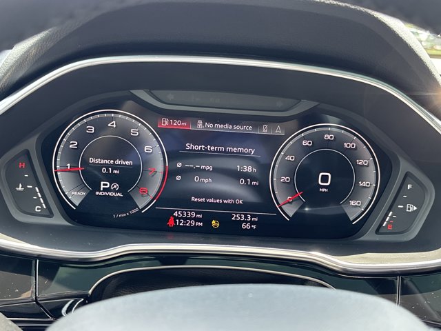 Vehicle image 29 of 49