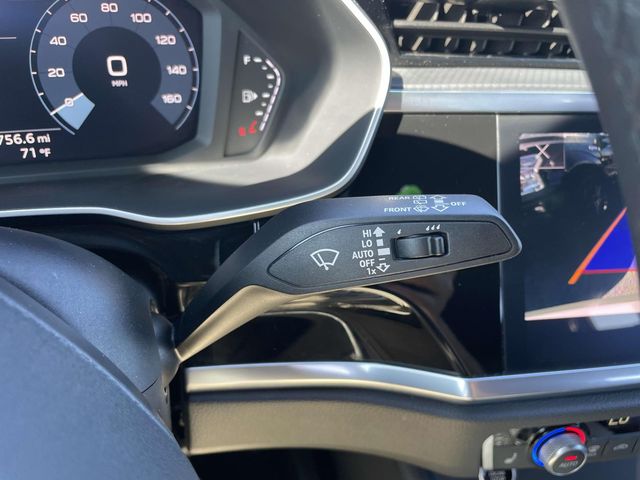 Vehicle image 32 of 34