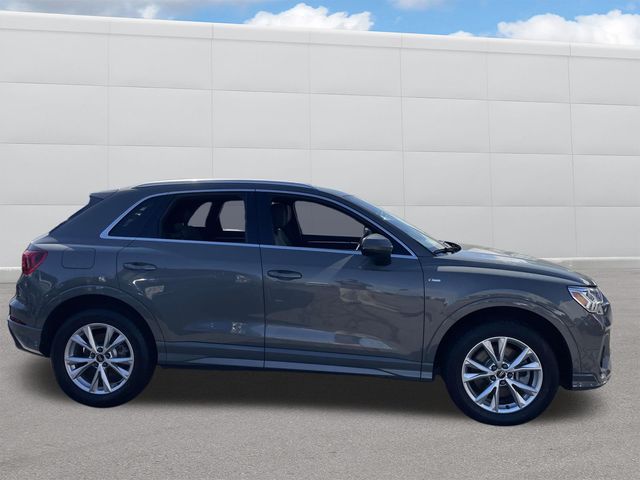 Vehicle image 4 of 34