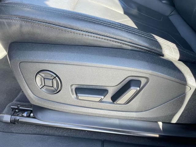Vehicle image 20 of 34