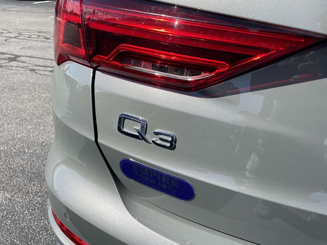 Vehicle image 9 of 34