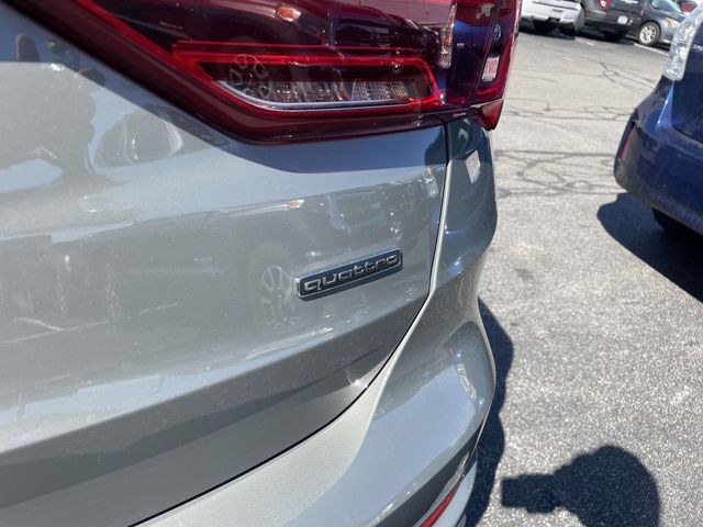 Vehicle image 10 of 34