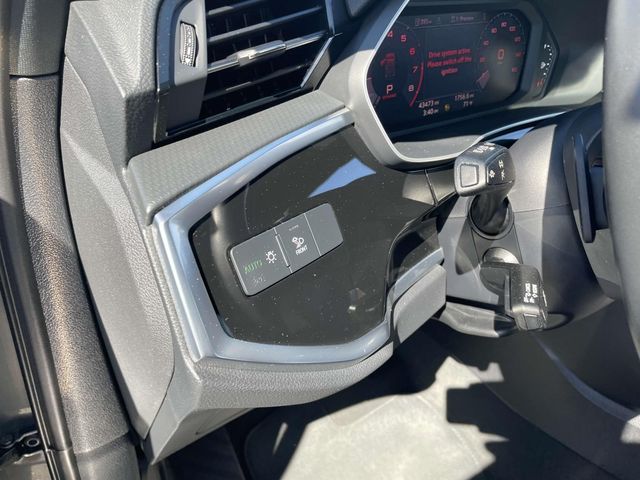 Vehicle image 22 of 34