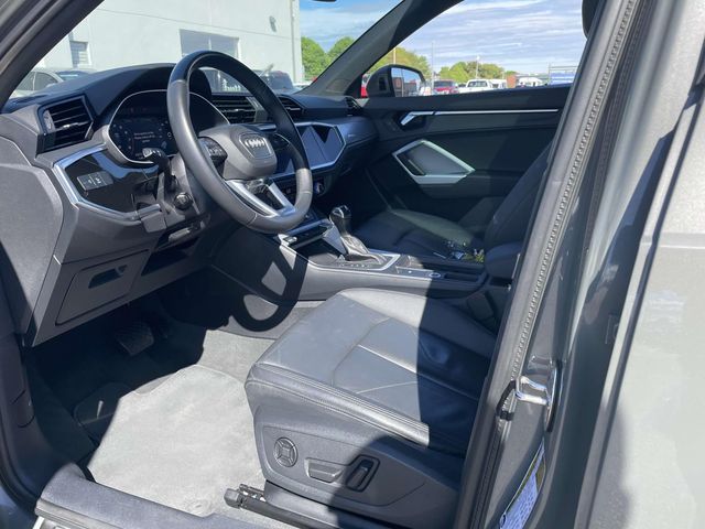 Vehicle image 19 of 34