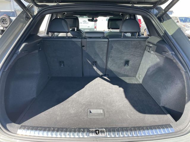 Vehicle image 11 of 34
