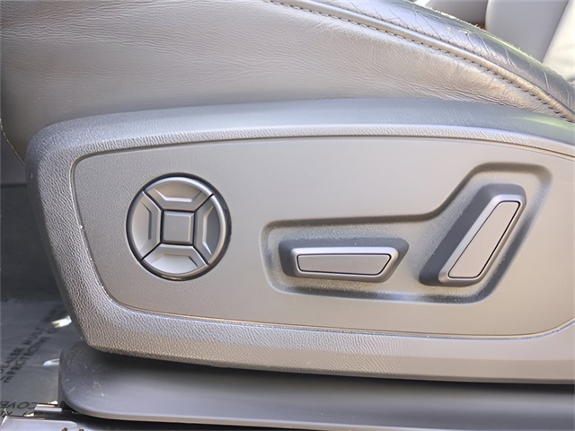 Vehicle image 29 of 37