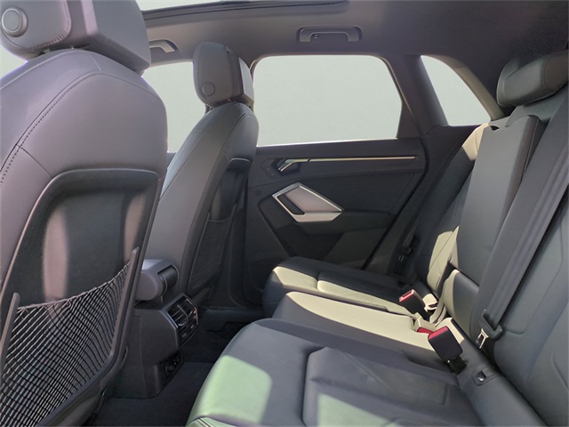 Vehicle image 14 of 37