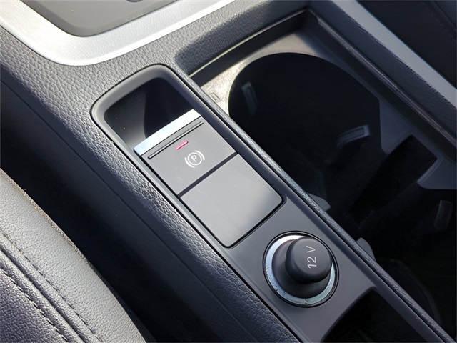 Vehicle image 25 of 37