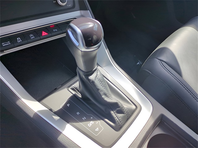 Vehicle image 24 of 37