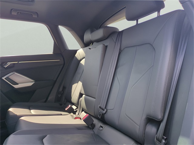 Vehicle image 11 of 37