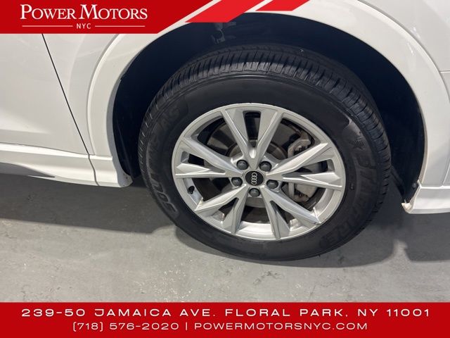 Vehicle image 8 of 43