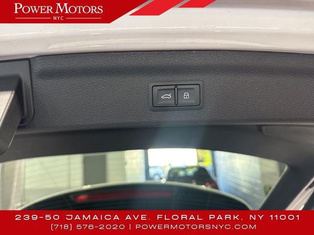 Vehicle image 22 of 43