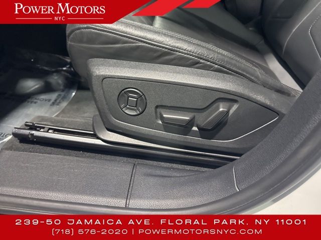 Vehicle image 31 of 43