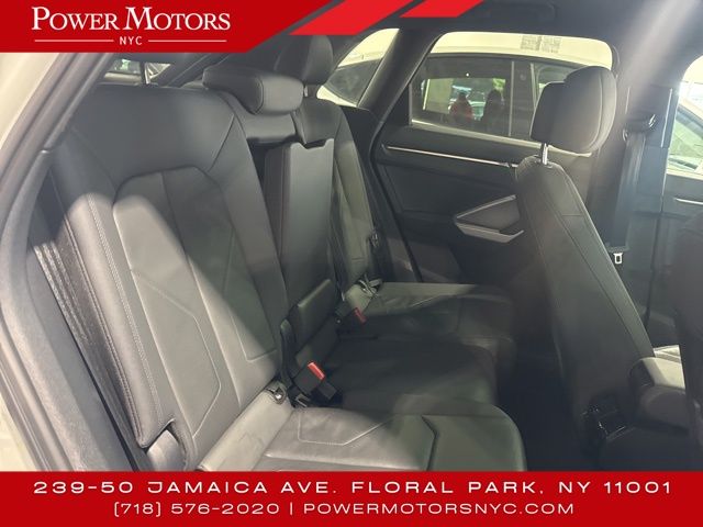 Vehicle image 18 of 43