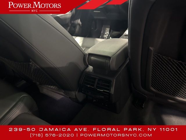 Vehicle image 19 of 43
