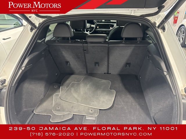 Vehicle image 21 of 43