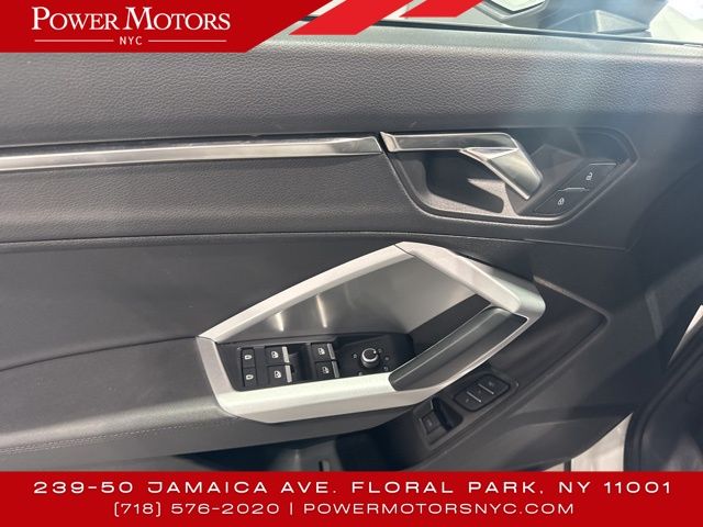 Vehicle image 27 of 43