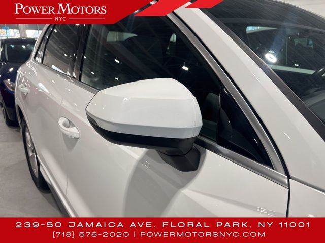 Vehicle image 9 of 43