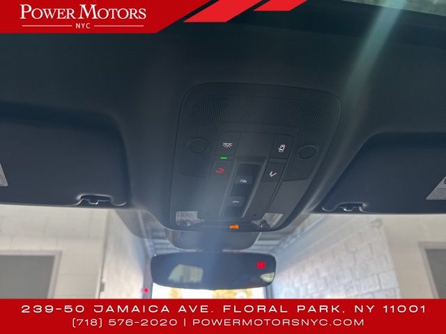 Vehicle image 40 of 43