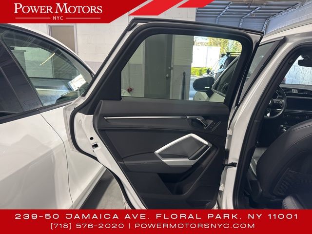 Vehicle image 23 of 43
