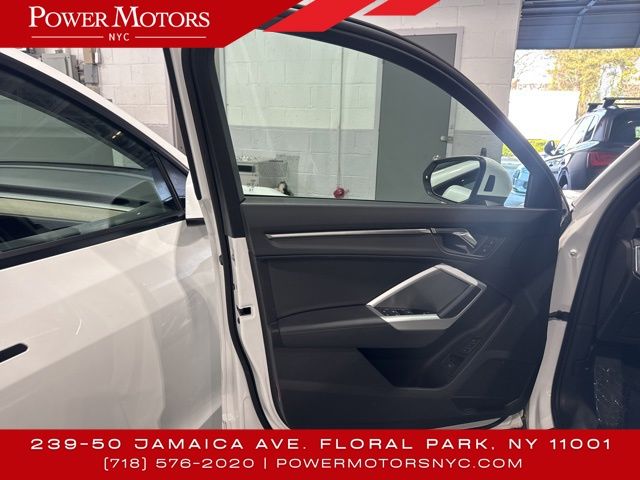 Vehicle image 26 of 43