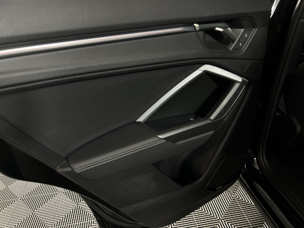 Vehicle image 29 of 54