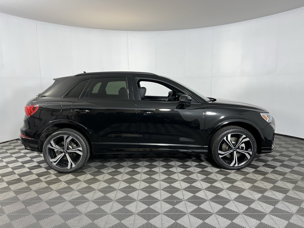 Vehicle image 5 of 54