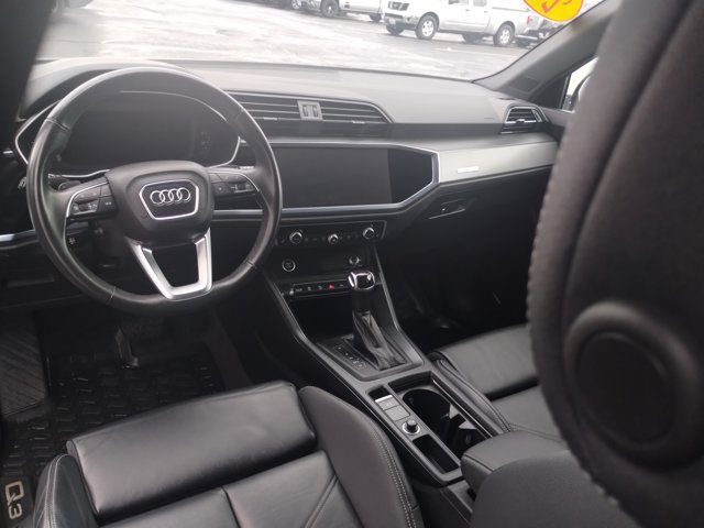 Vehicle image 18 of 23