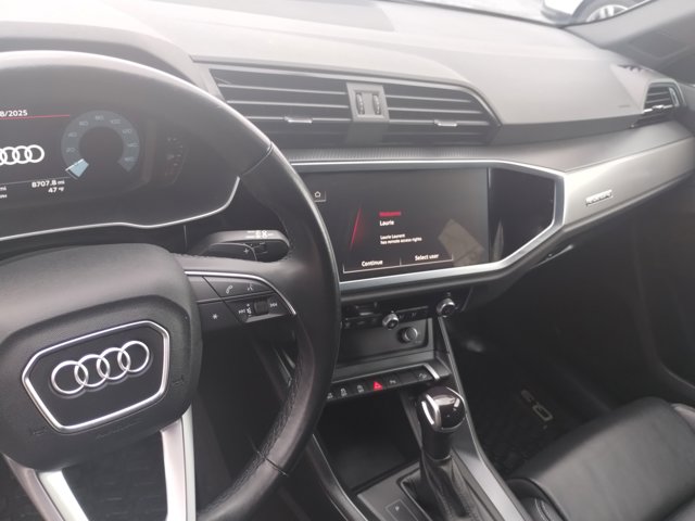 Vehicle image 13 of 23