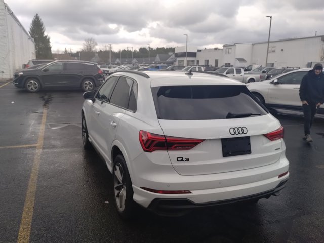 Vehicle image 7 of 23