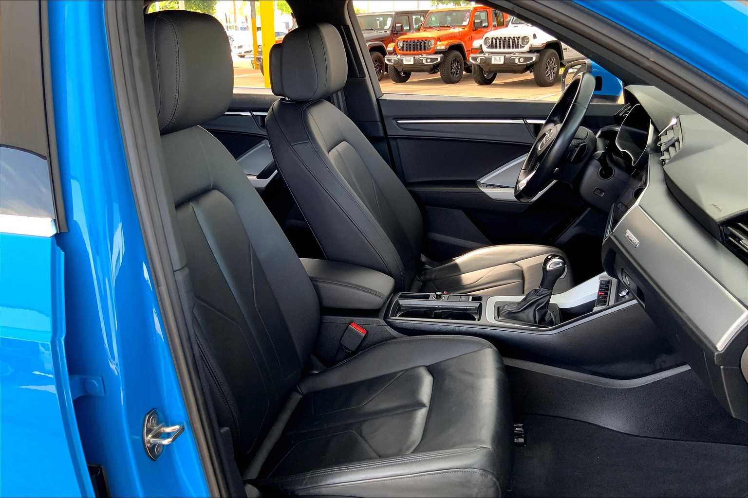 Vehicle image 10 of 35
