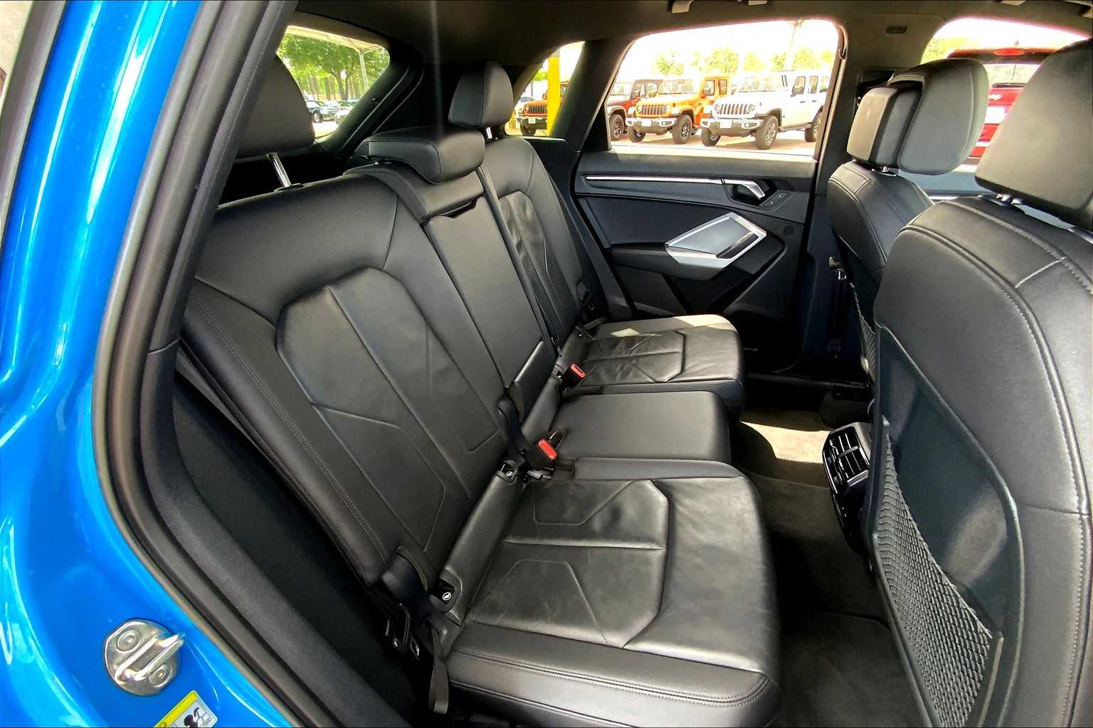 Vehicle image 11 of 35
