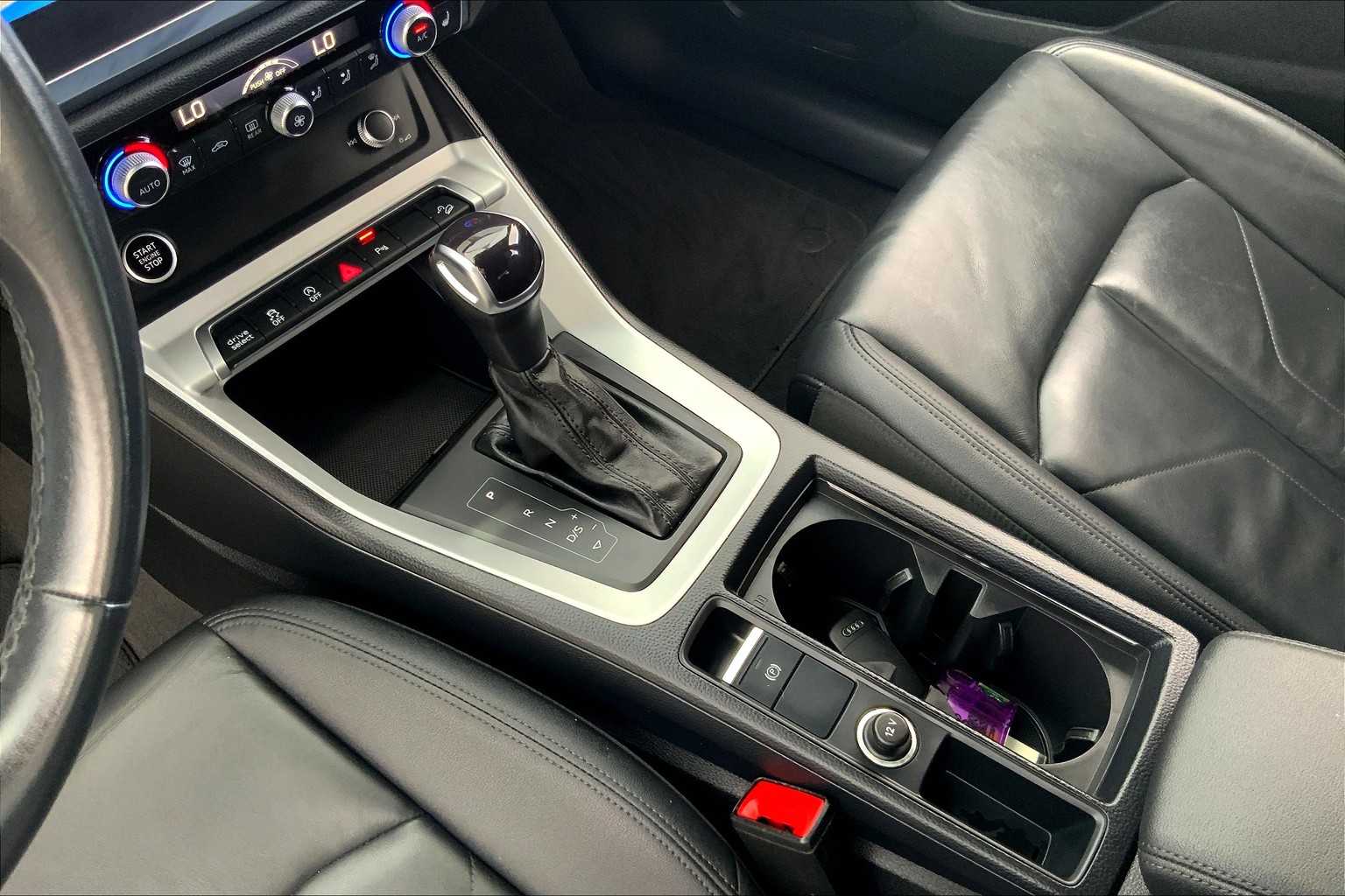 Vehicle image 21 of 35