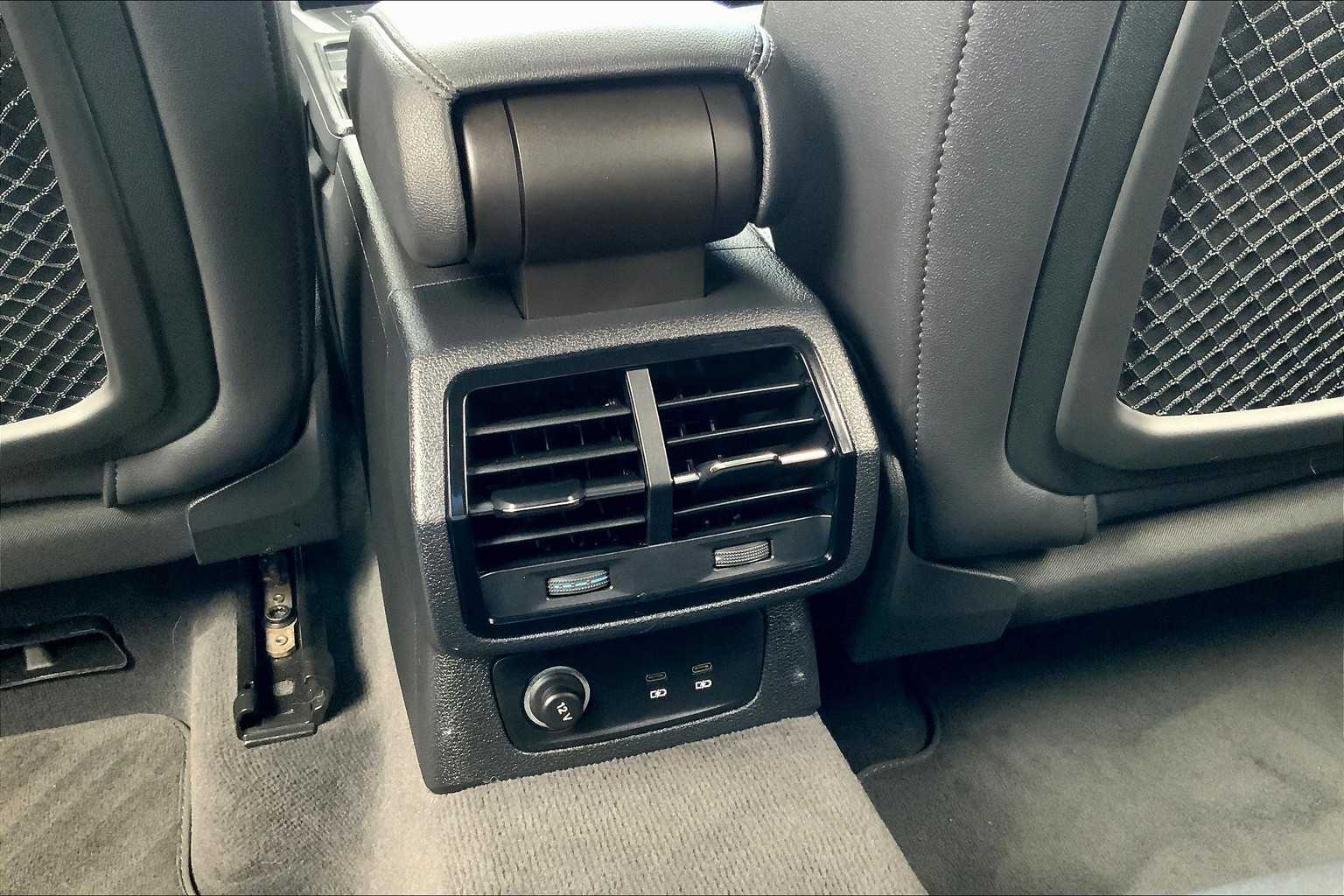Vehicle image 26 of 35