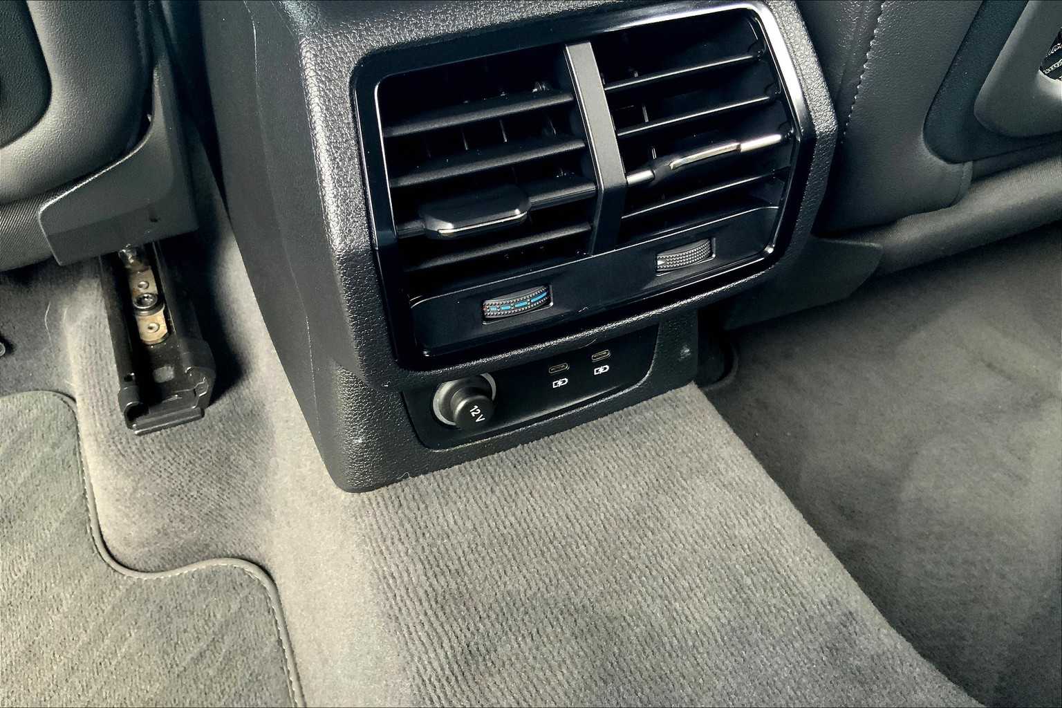 Vehicle image 25 of 35