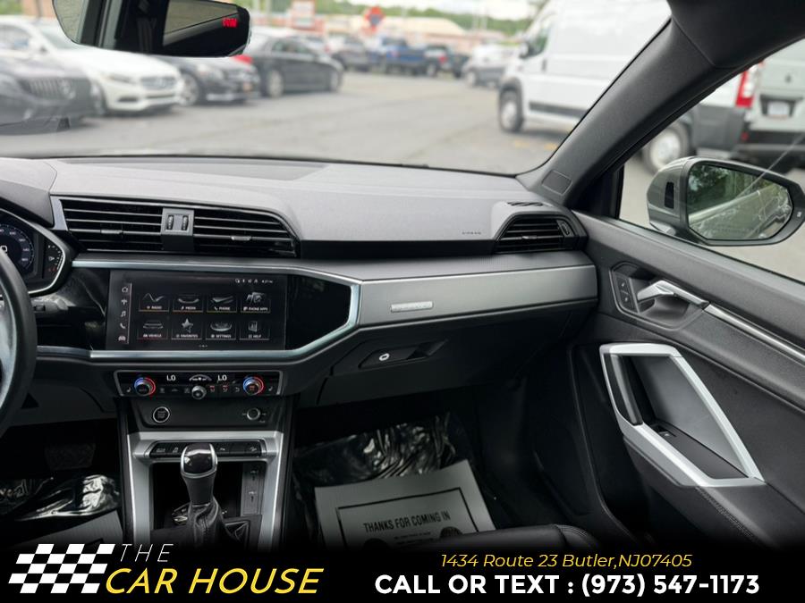 Vehicle image 18 of 25