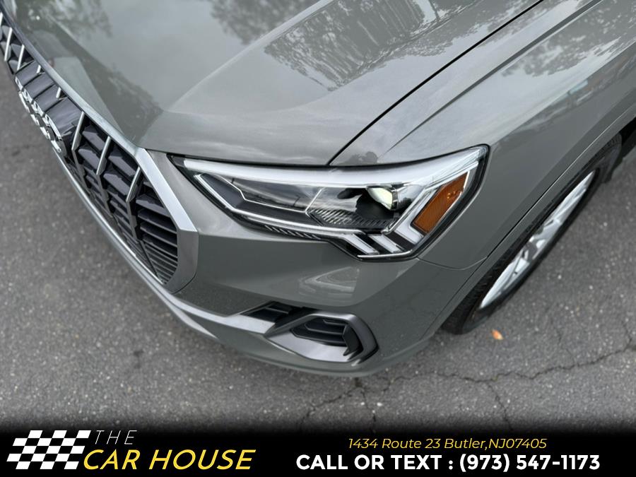 Vehicle image 8 of 25