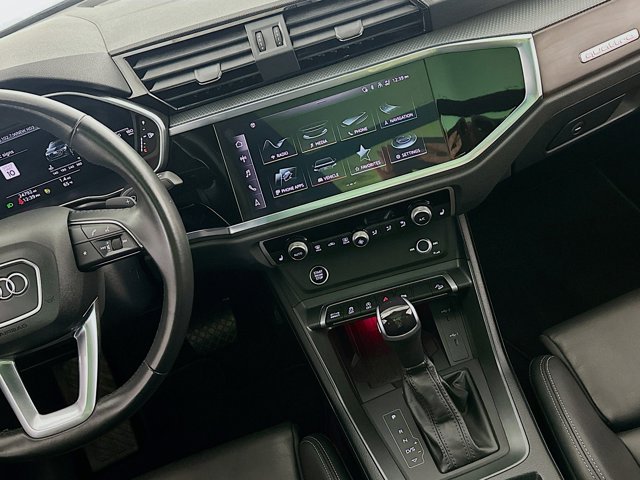 Vehicle image 21 of 39