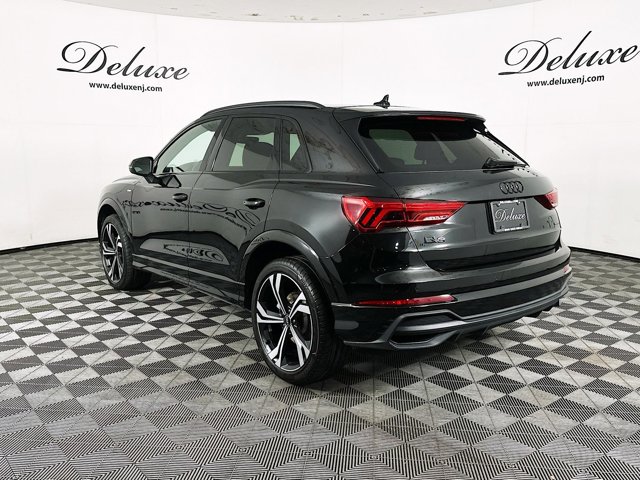 Vehicle image 7 of 39