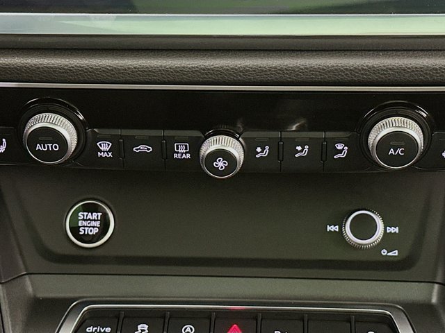 Vehicle image 13 of 39