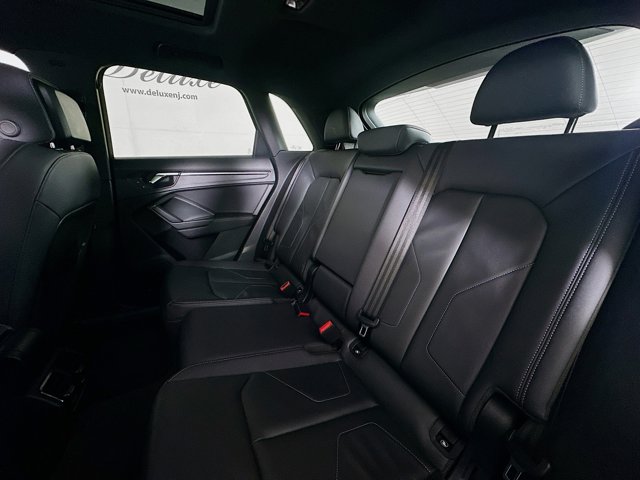 Vehicle image 26 of 39