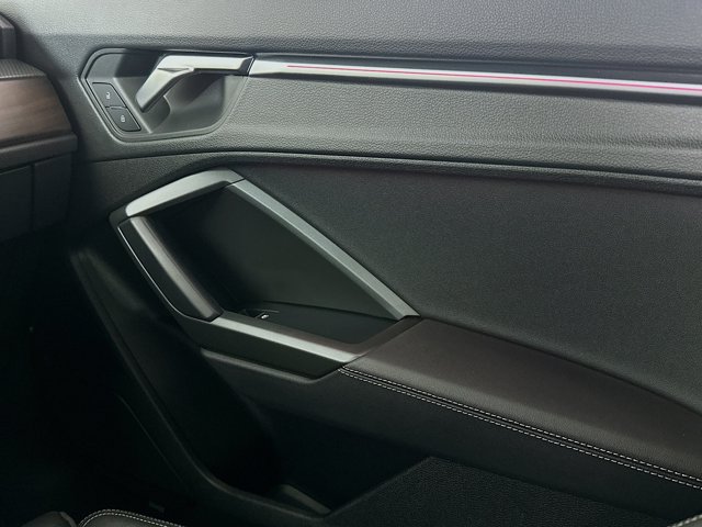 Vehicle image 18 of 39