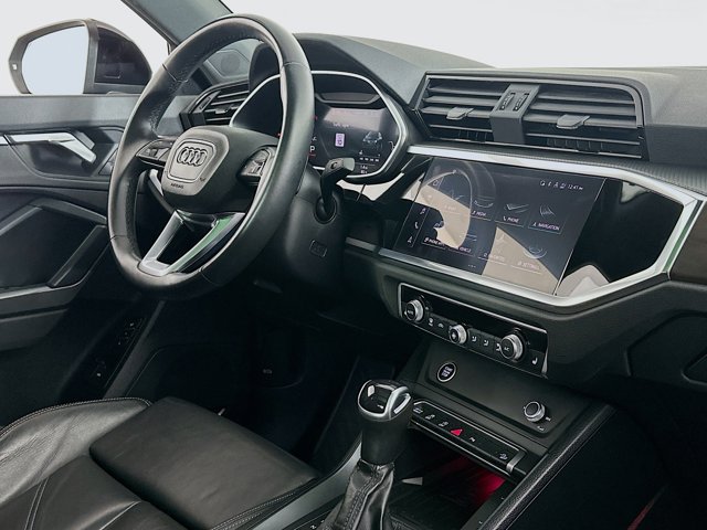 Vehicle image 32 of 39