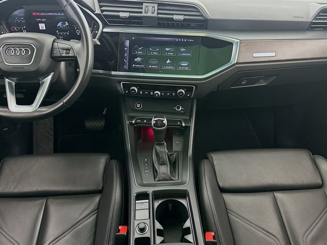 Vehicle image 11 of 39