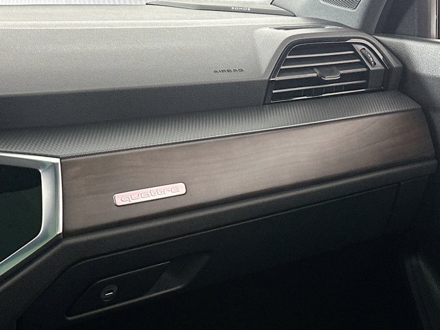 Vehicle image 17 of 39