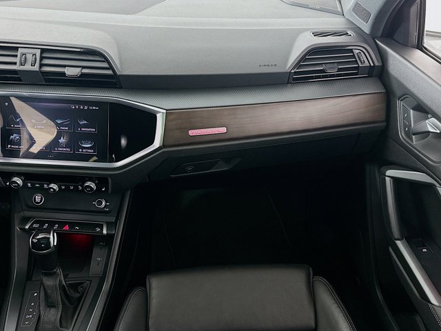 Vehicle image 25 of 39
