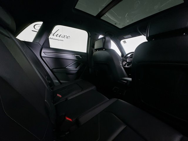 Vehicle image 31 of 39