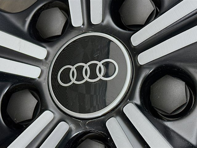 Vehicle image 38 of 39